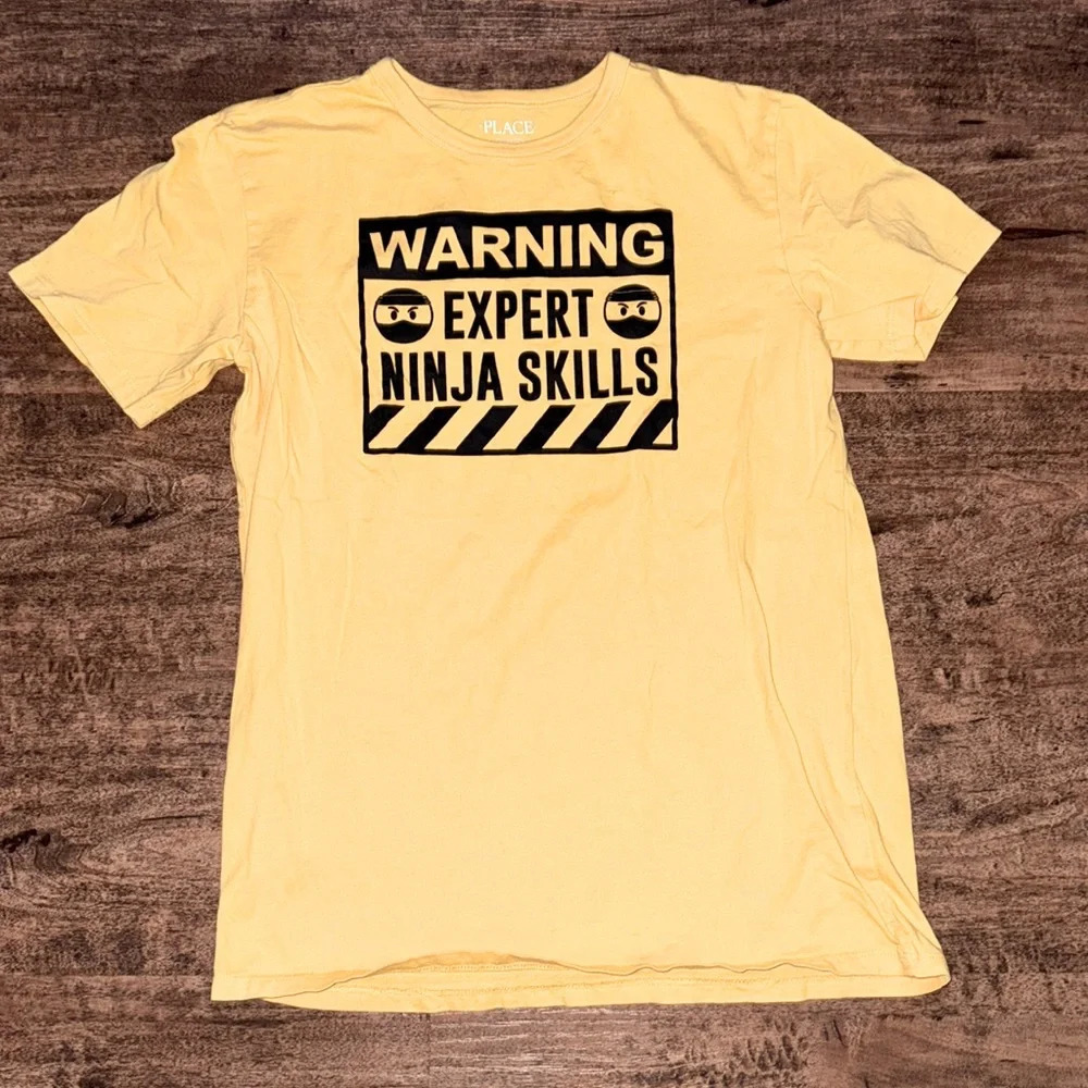 Graphic tee boys size 14 (XL)